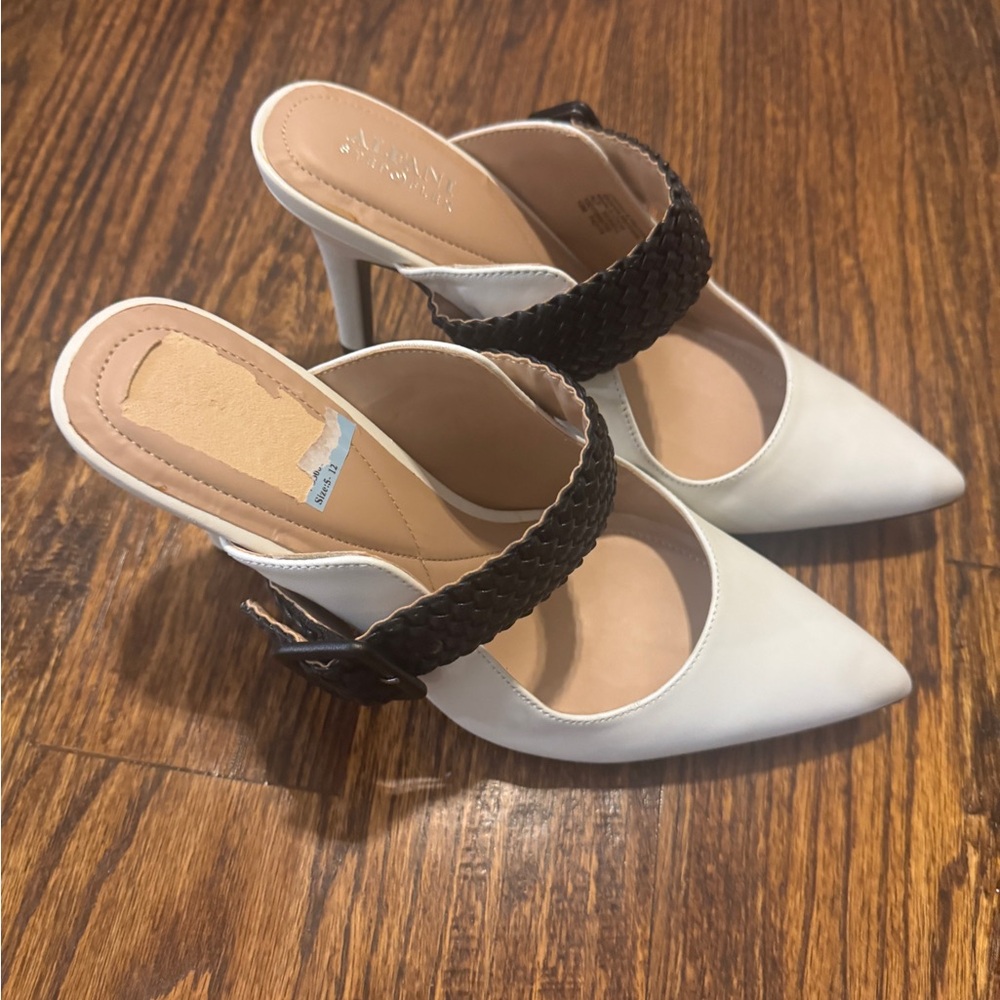 Women dress shoes white/ black size 10